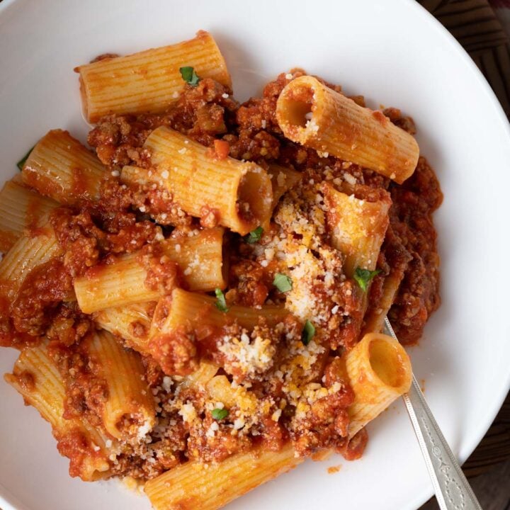 A plate of rigatoni with meat sauce.